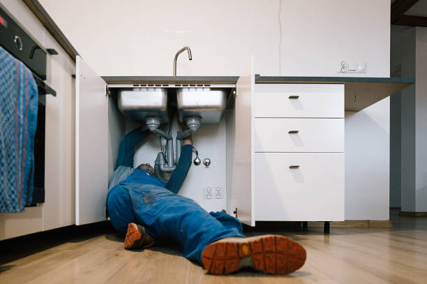Professional Plumbing technician working in De Soto, MO